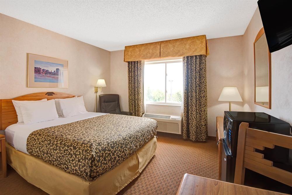 Days Inn & Suites By Wyndham Airport Albuquerque Exteriör bild