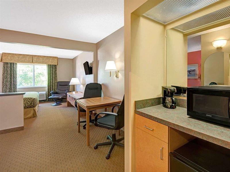 Days Inn & Suites By Wyndham Airport Albuquerque Exteriör bild