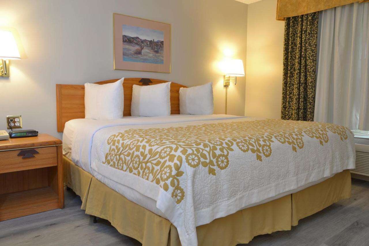 Days Inn & Suites By Wyndham Airport Albuquerque Exteriör bild