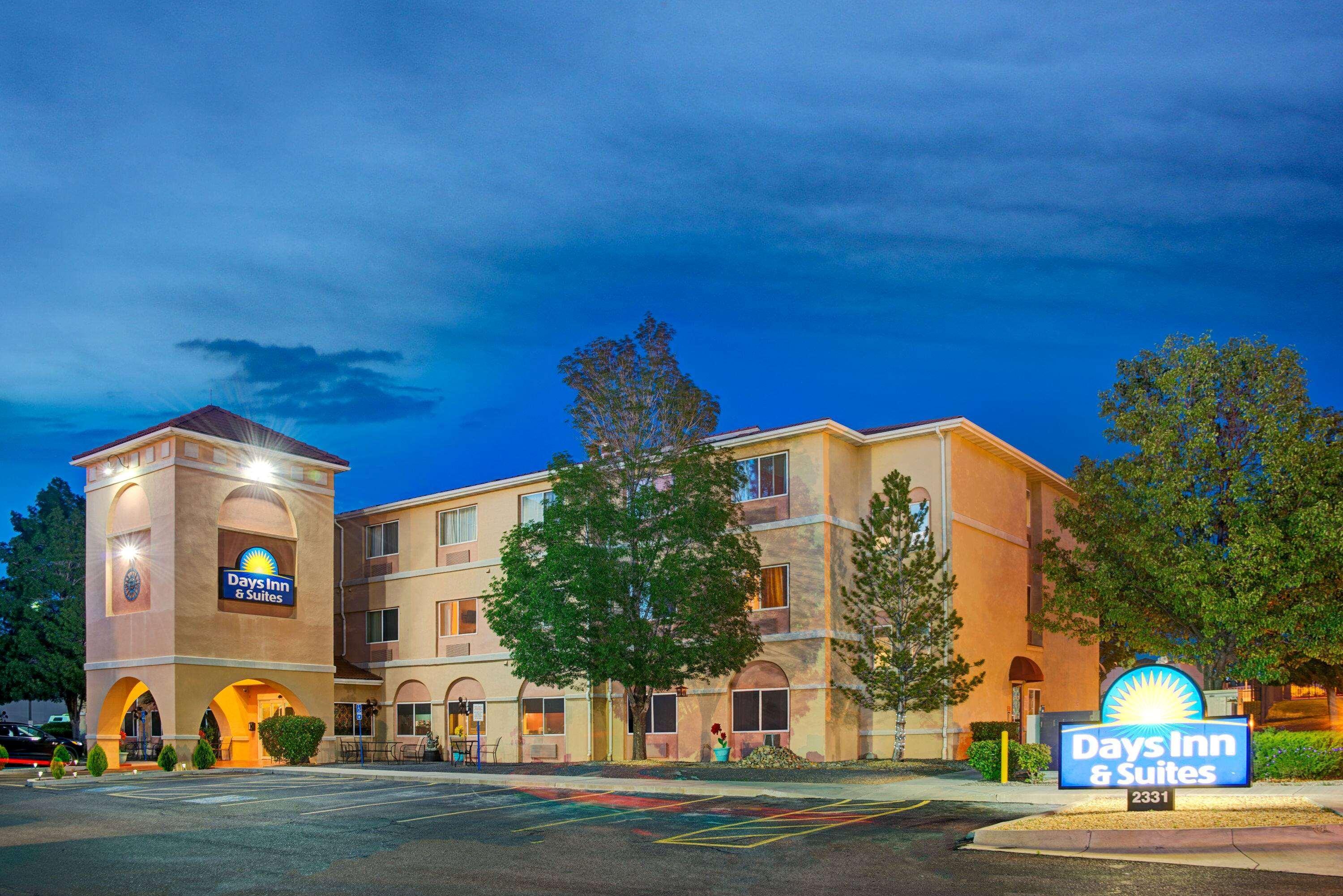 Days Inn & Suites By Wyndham Airport Albuquerque Exteriör bild