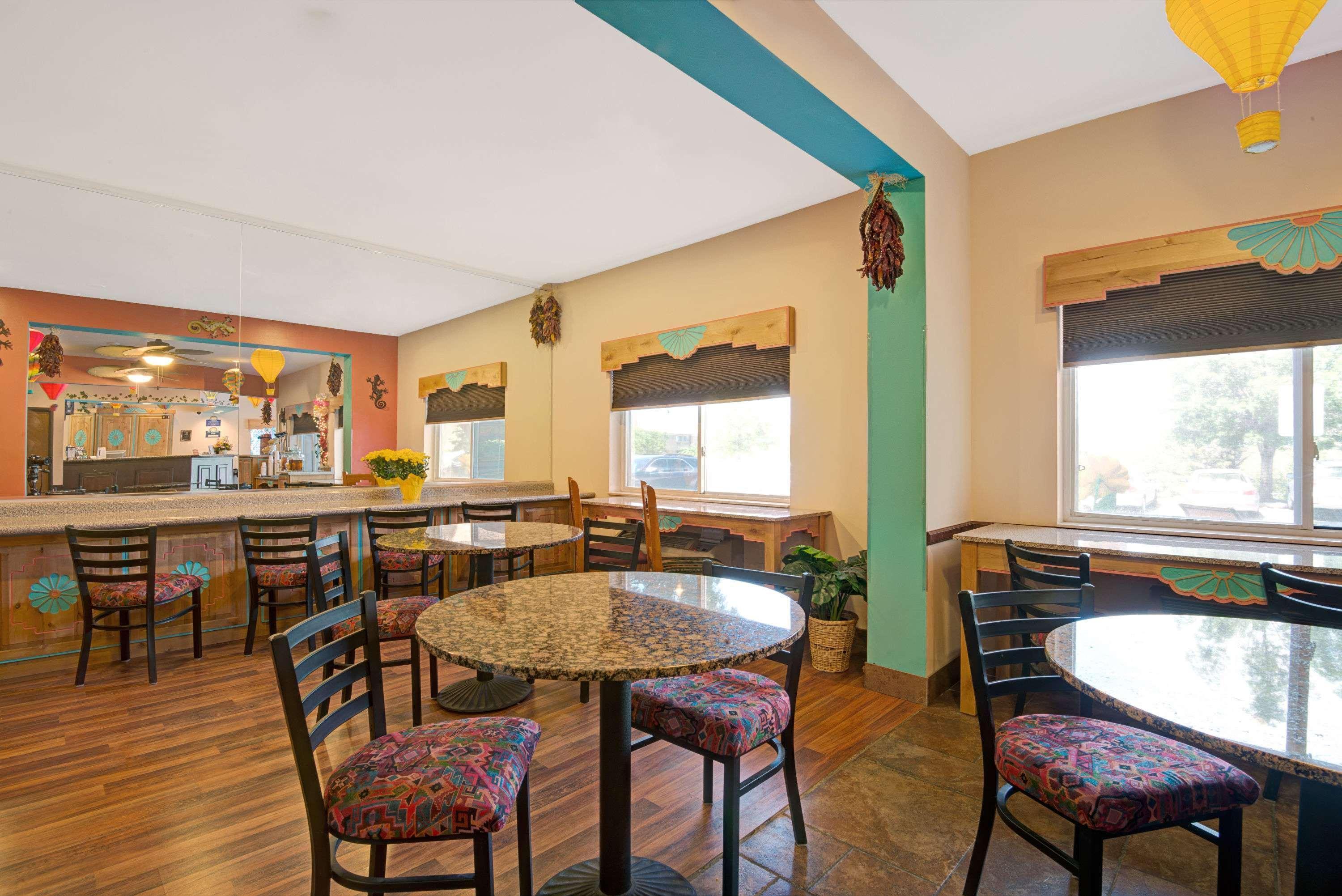 Days Inn & Suites By Wyndham Airport Albuquerque Exteriör bild