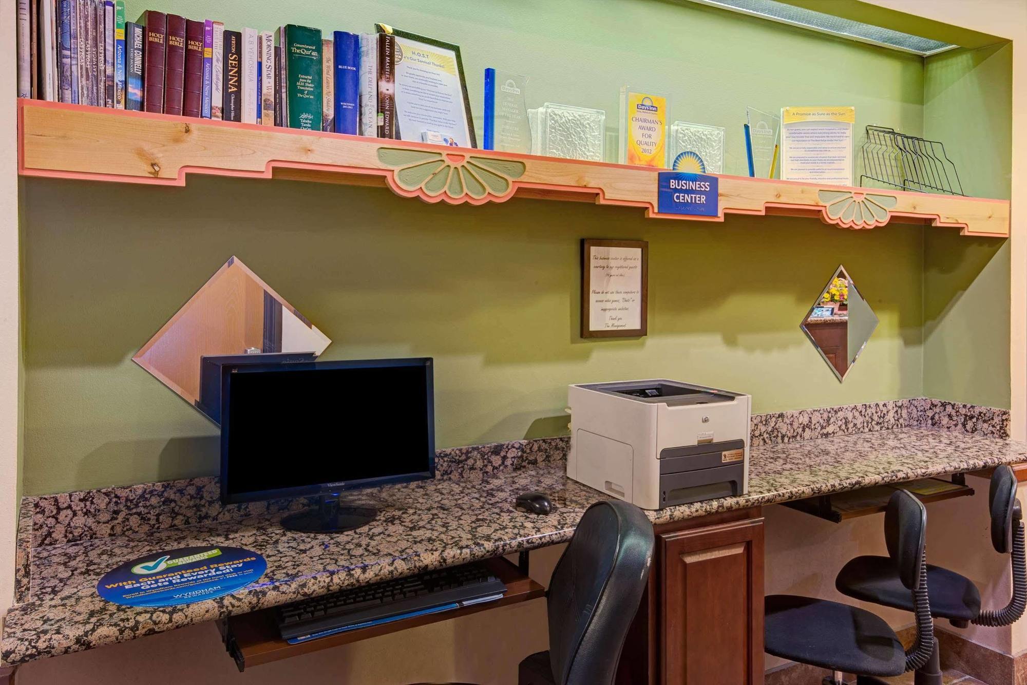 Days Inn & Suites By Wyndham Airport Albuquerque Exteriör bild